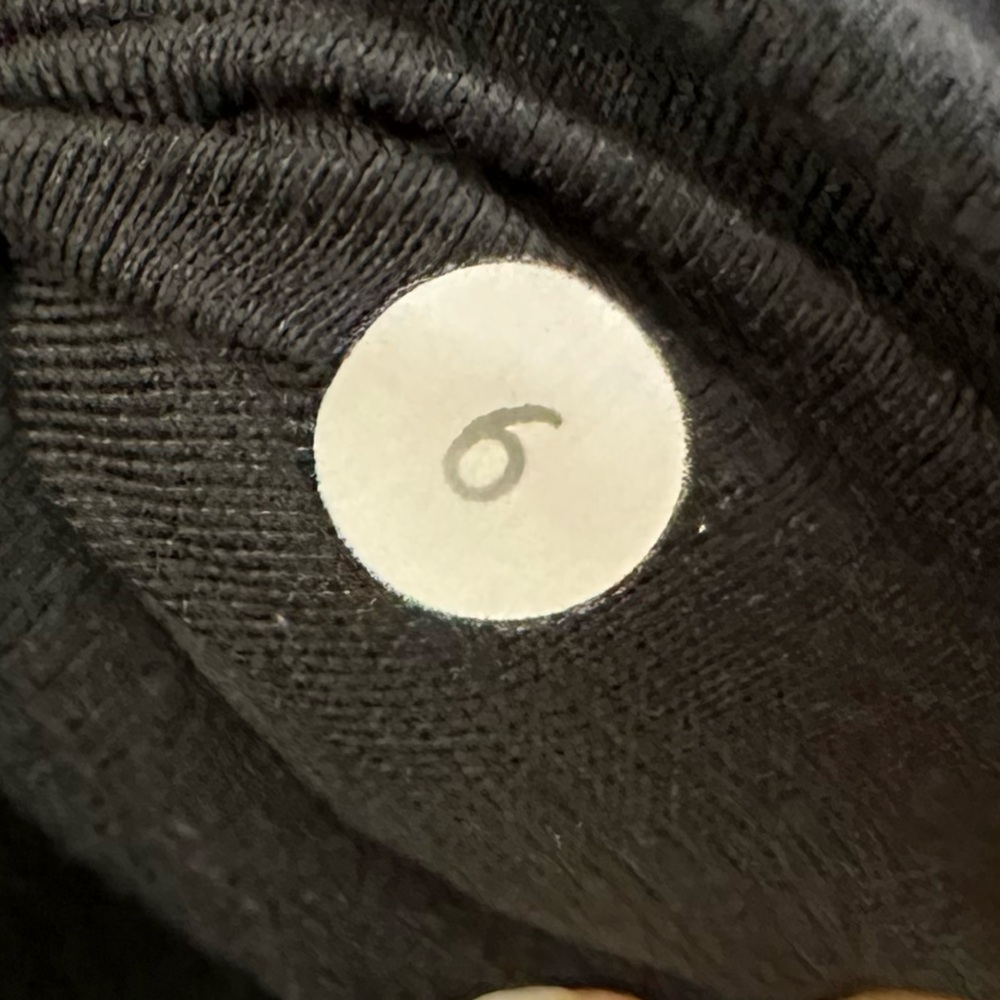 Black Lululemon Crop Split Hem Legging with elastic drawstring size 6 - Picture 2 of 2